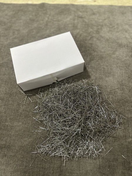 علبه دبابيس قصيره