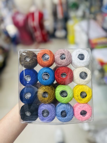 خيط تطريز يدوي بكرات (علبه ملونه)